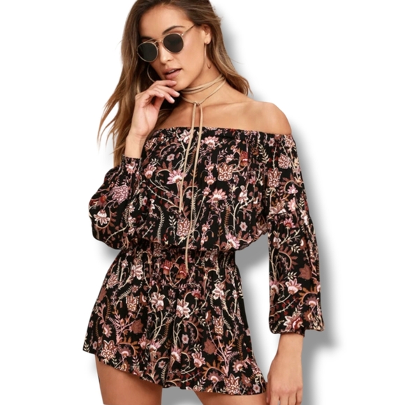 Free People Pants - LIKE NEW Free People Pretty and Free Romper. Size Large
